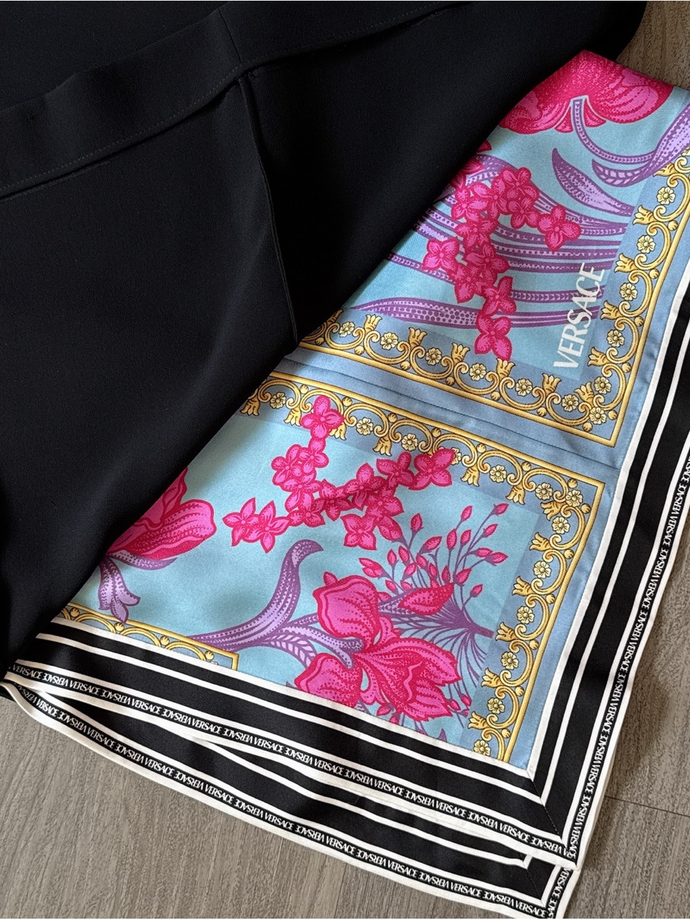 Versace Printed Twill Silk Crepe de Chine Acid Print - Picture 8 of 12
